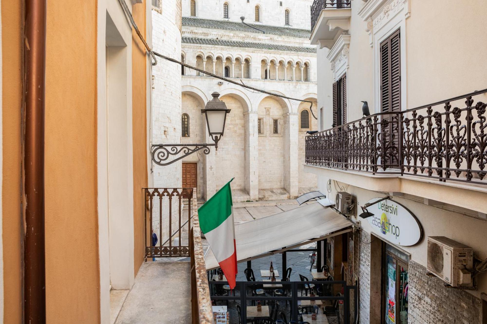 Bari Landlord 8 - Una Finestra Sulla Cattedrale Zewnętrze zdjęcie